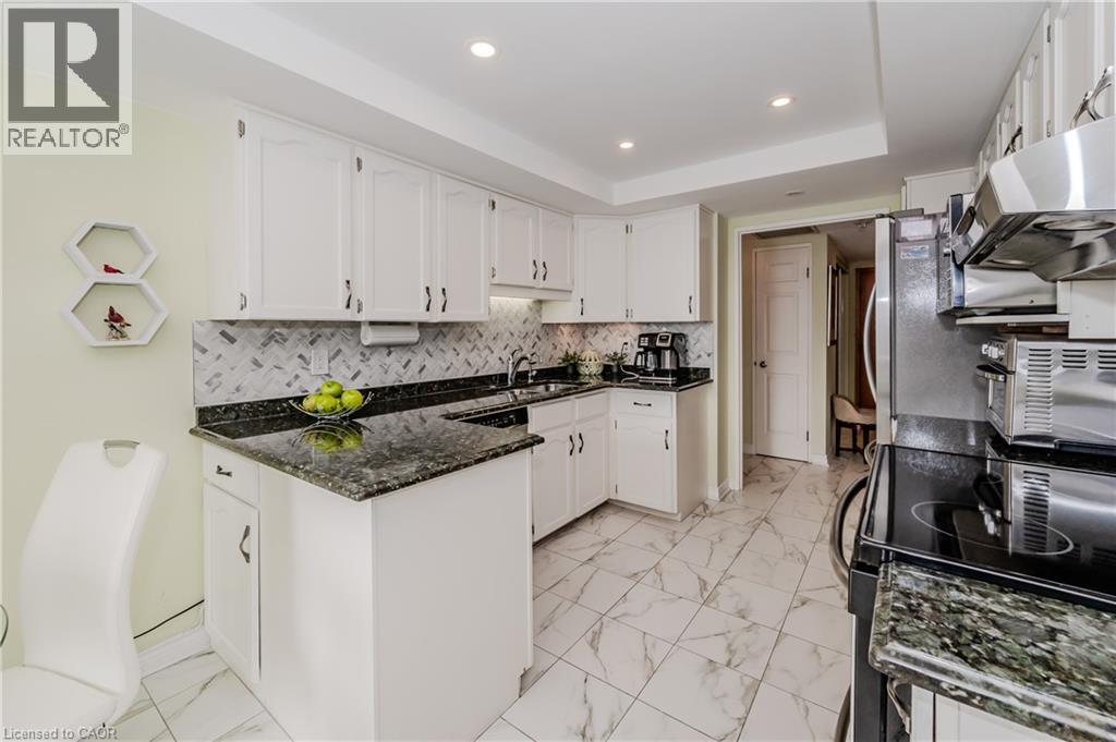 6 Willow Street Unit# 802, Waterloo, ON - Indoor Photo Showing Kitchen With Double Sink