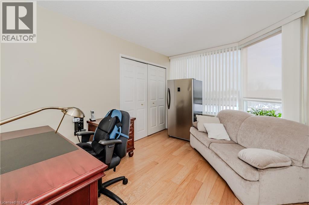 6 Willow Street Unit# 802, Waterloo, ON - Indoor Photo Showing Office