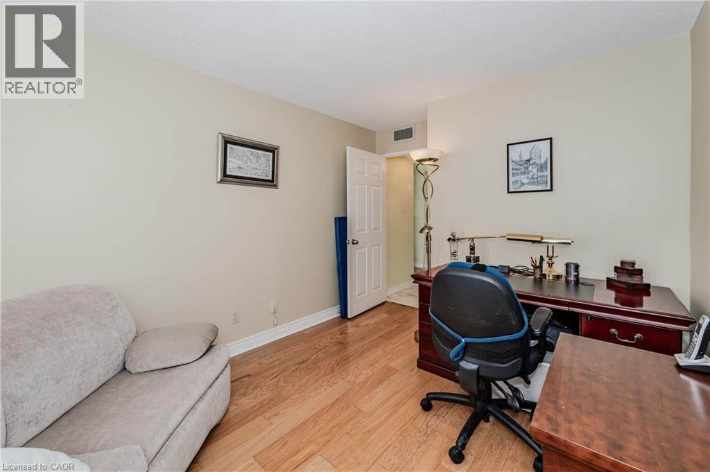 6 Willow Street Unit# 802, Waterloo, ON - Indoor Photo Showing Office