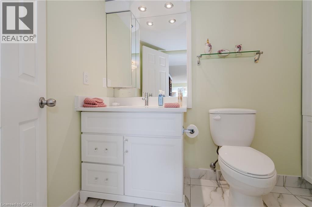 6 Willow Street Unit# 802, Waterloo, ON - Indoor Photo Showing Bathroom