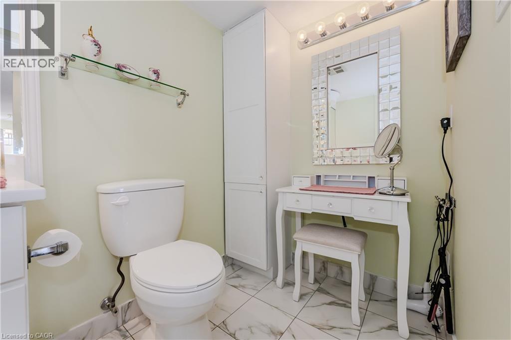 6 Willow Street Unit# 802, Waterloo, ON - Indoor Photo Showing Bathroom