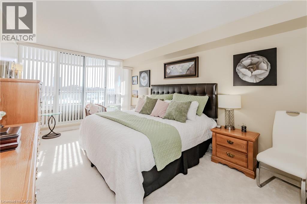 6 Willow Street Unit# 802, Waterloo, ON - Indoor Photo Showing Bedroom