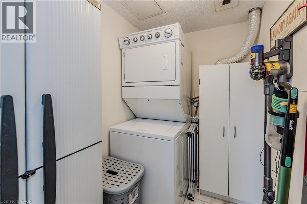 6 Willow Street Unit# 802, Waterloo, ON - Indoor Photo Showing Laundry Room