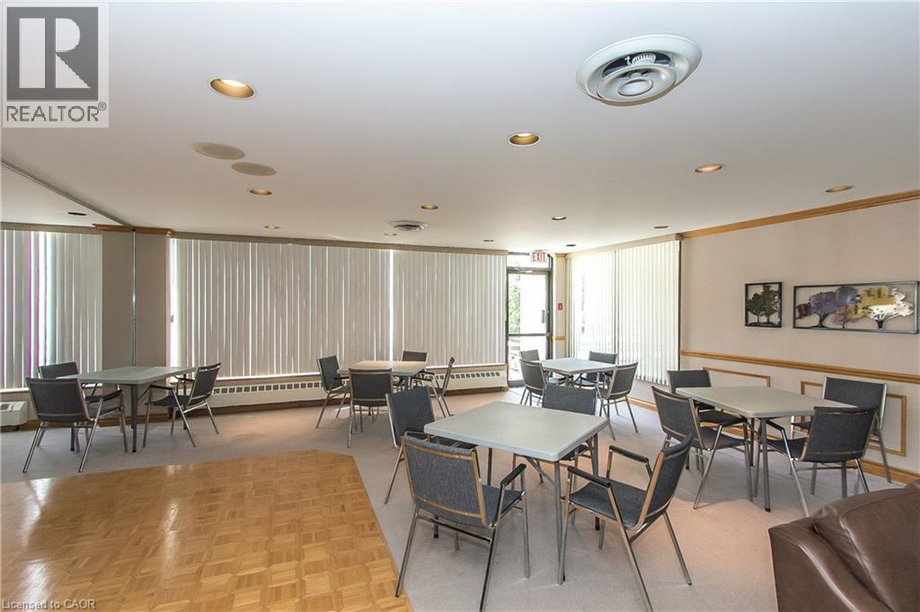 6 Willow Street Unit# 802, Waterloo, ON - Indoor Photo Showing Dining Room