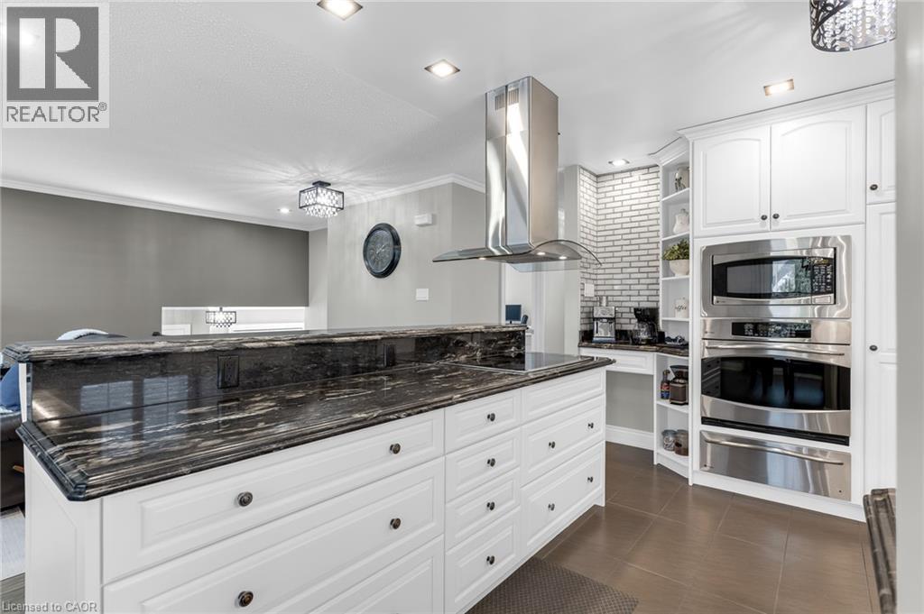 21 Samuel Road, Grimsby, ON - Indoor Photo Showing Kitchen