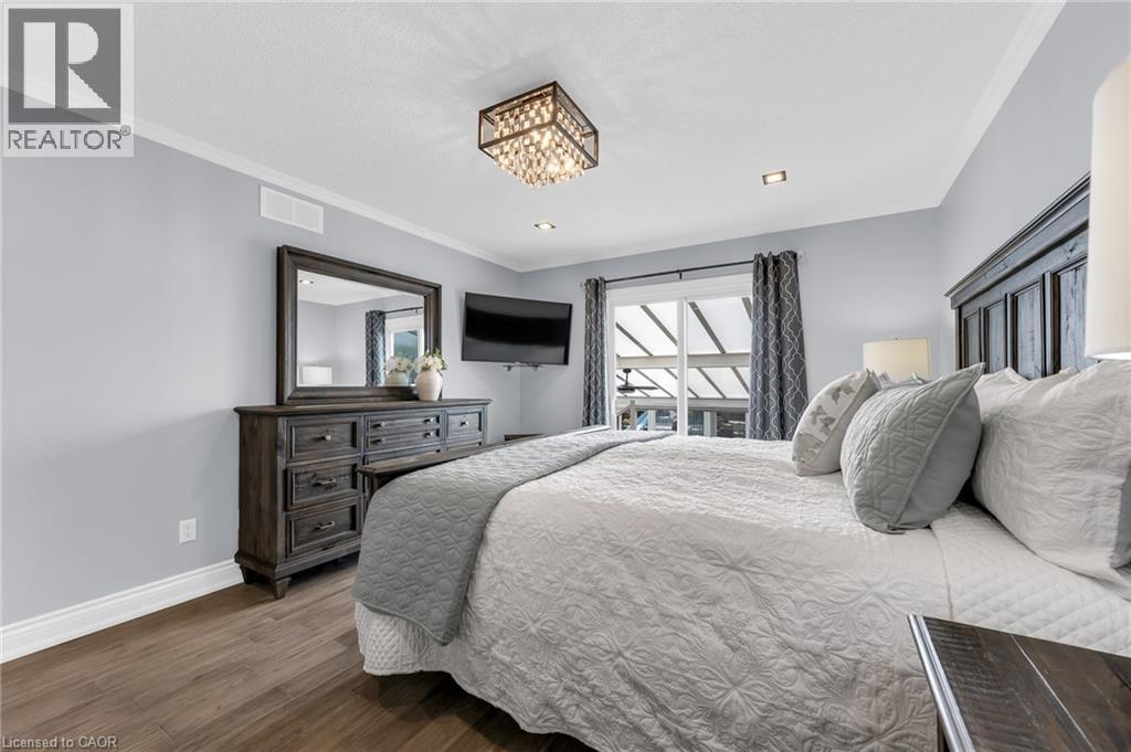21 Samuel Road, Grimsby, ON - Indoor Photo Showing Bedroom