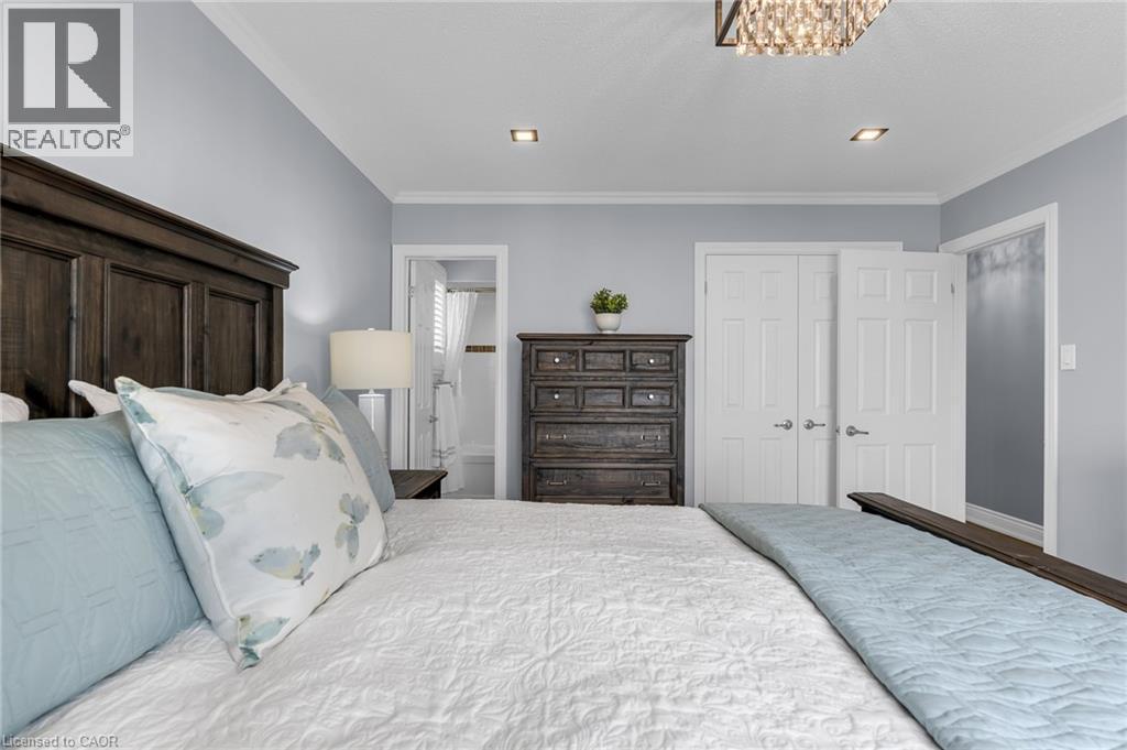 21 Samuel Road, Grimsby, ON - Indoor Photo Showing Bedroom
