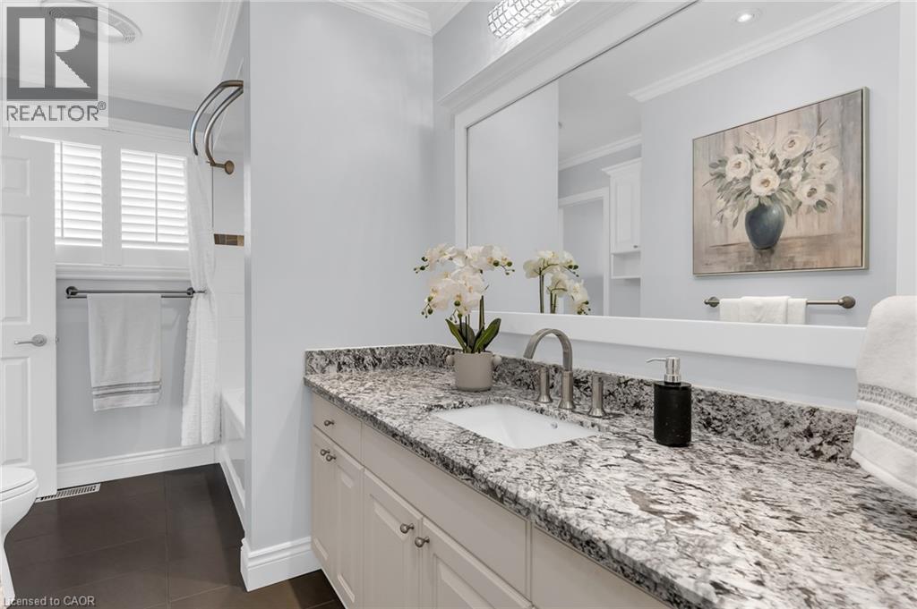 21 Samuel Road, Grimsby, ON - Indoor Photo Showing Bathroom