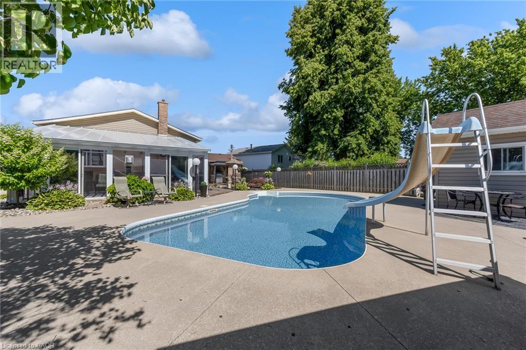 21 Samuel Road, Grimsby, ON - Outdoor With In Ground Pool