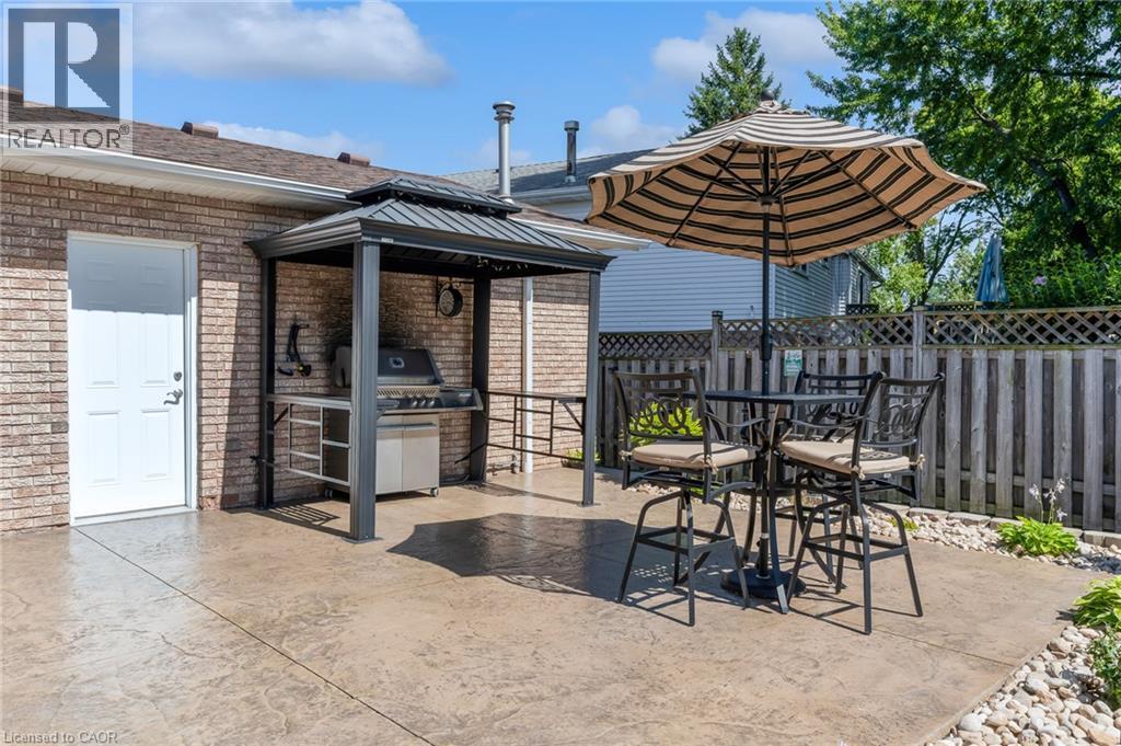 21 Samuel Road, Grimsby, ON - Outdoor