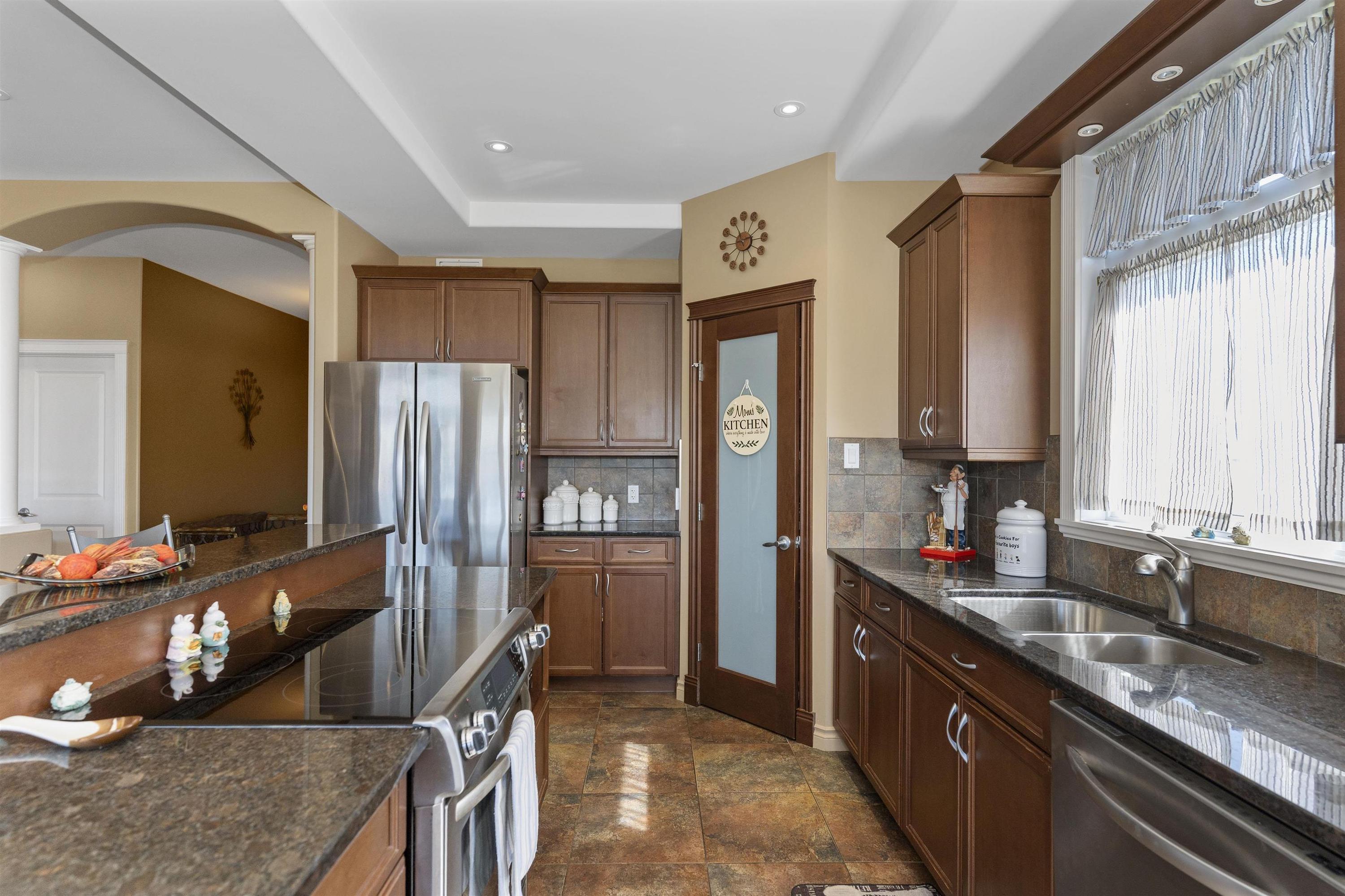 706 Weiler Boulevard, Thunder Bay, ON - Indoor Photo Showing Kitchen With Double Sink