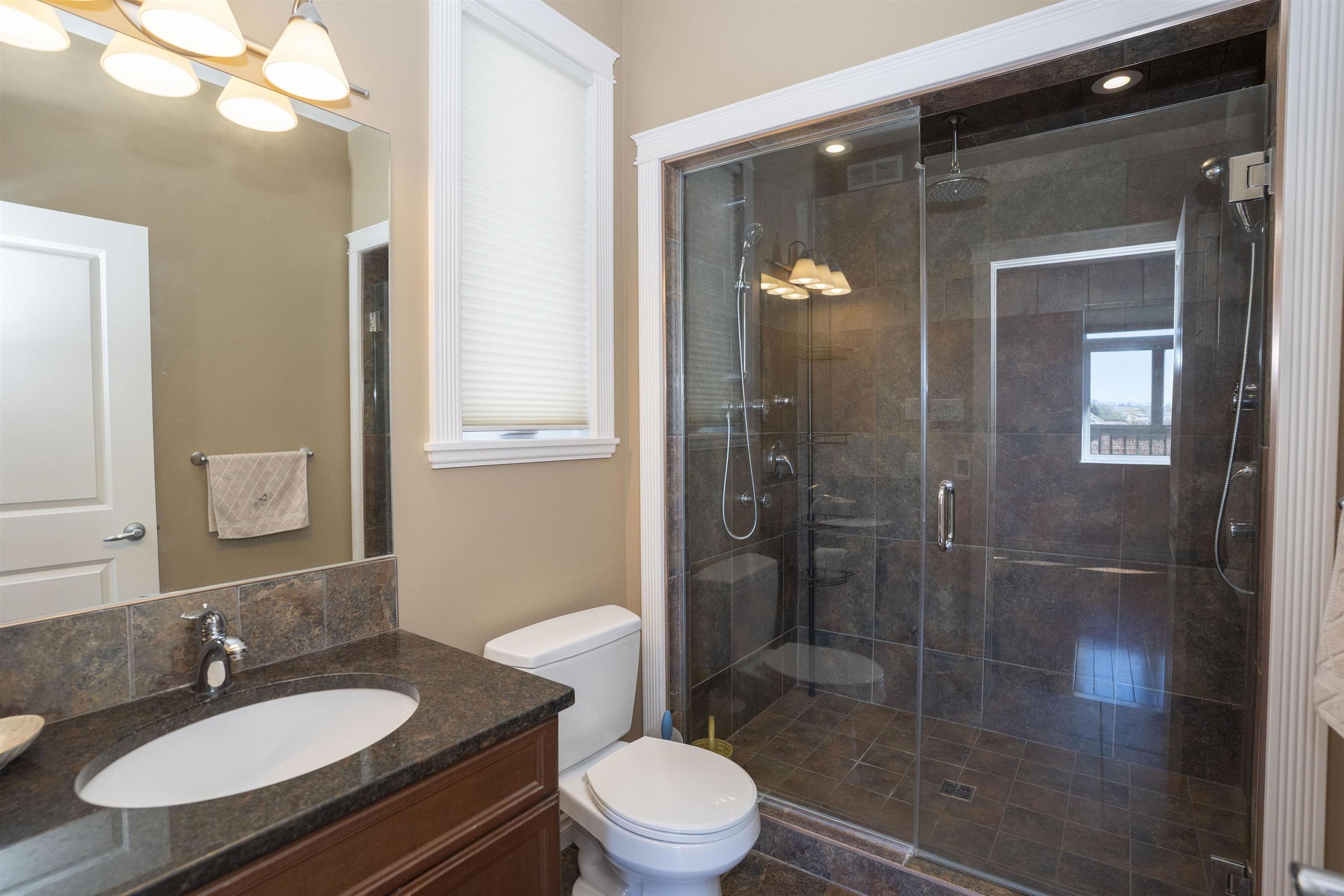 706 Weiler Boulevard, Thunder Bay, ON - Indoor Photo Showing Bathroom