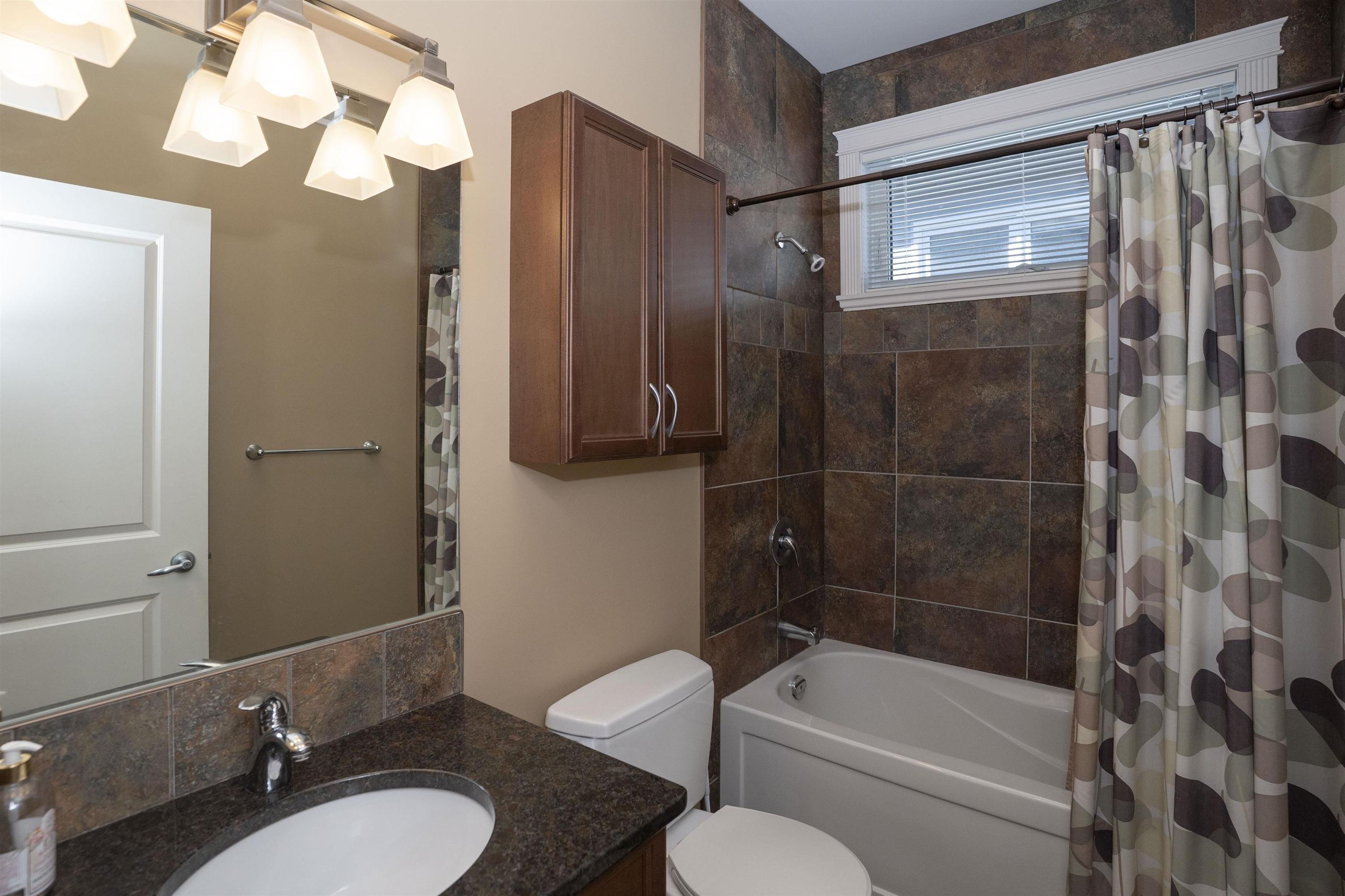 706 Weiler Boulevard, Thunder Bay, ON - Indoor Photo Showing Bathroom