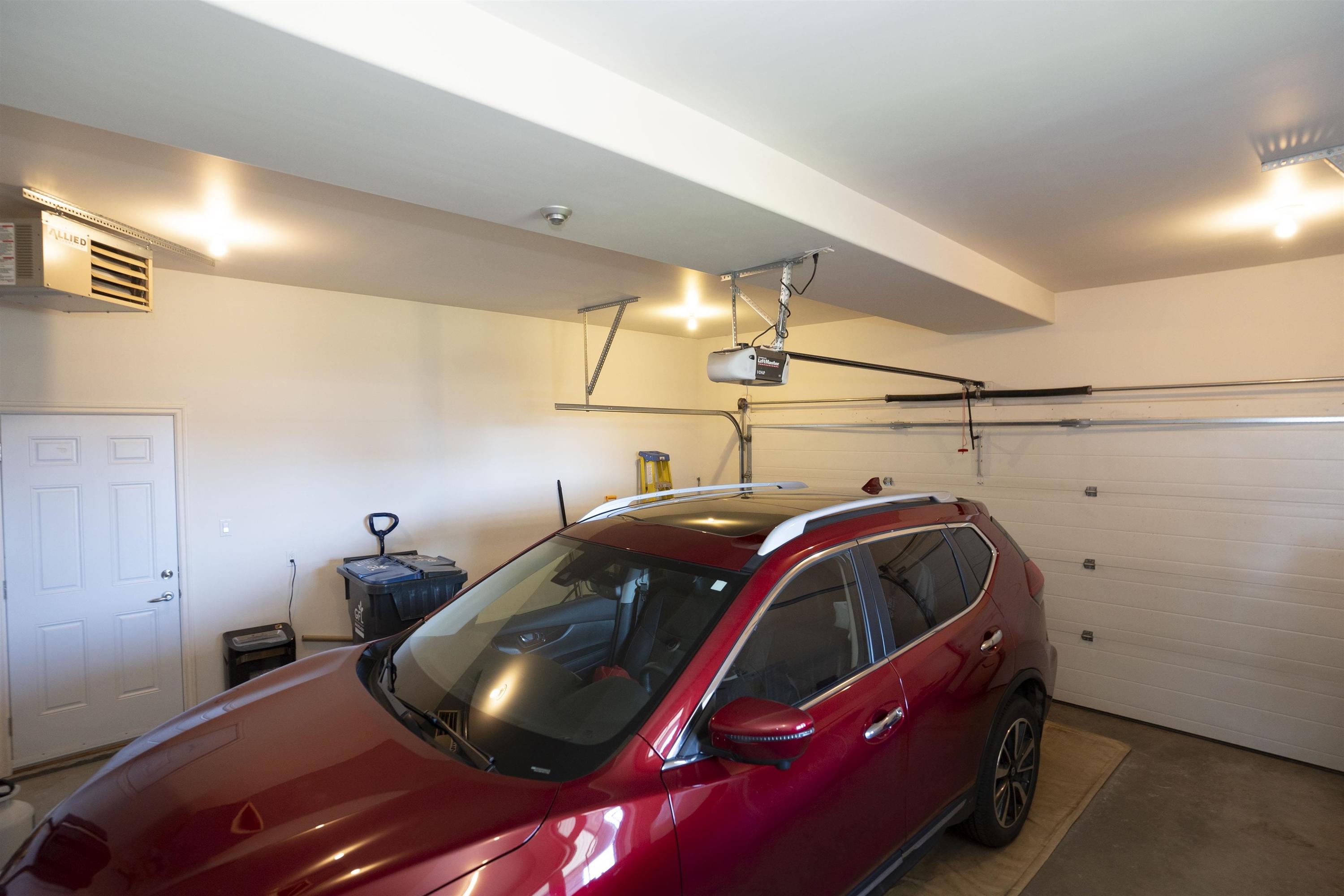 706 Weiler Boulevard, Thunder Bay, ON - Indoor Photo Showing Garage