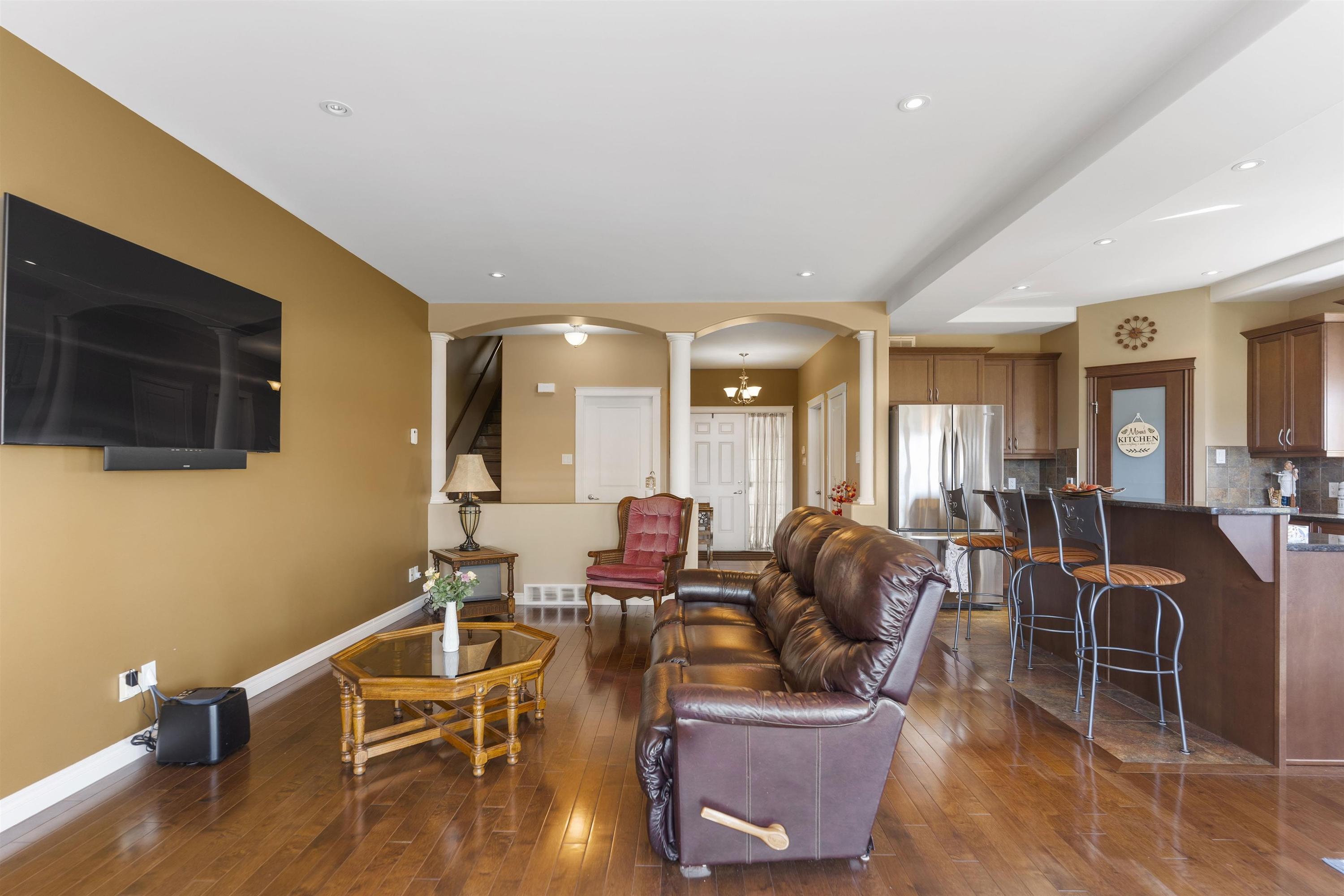 706 Weiler Boulevard, Thunder Bay, ON - Indoor Photo Showing Living Room