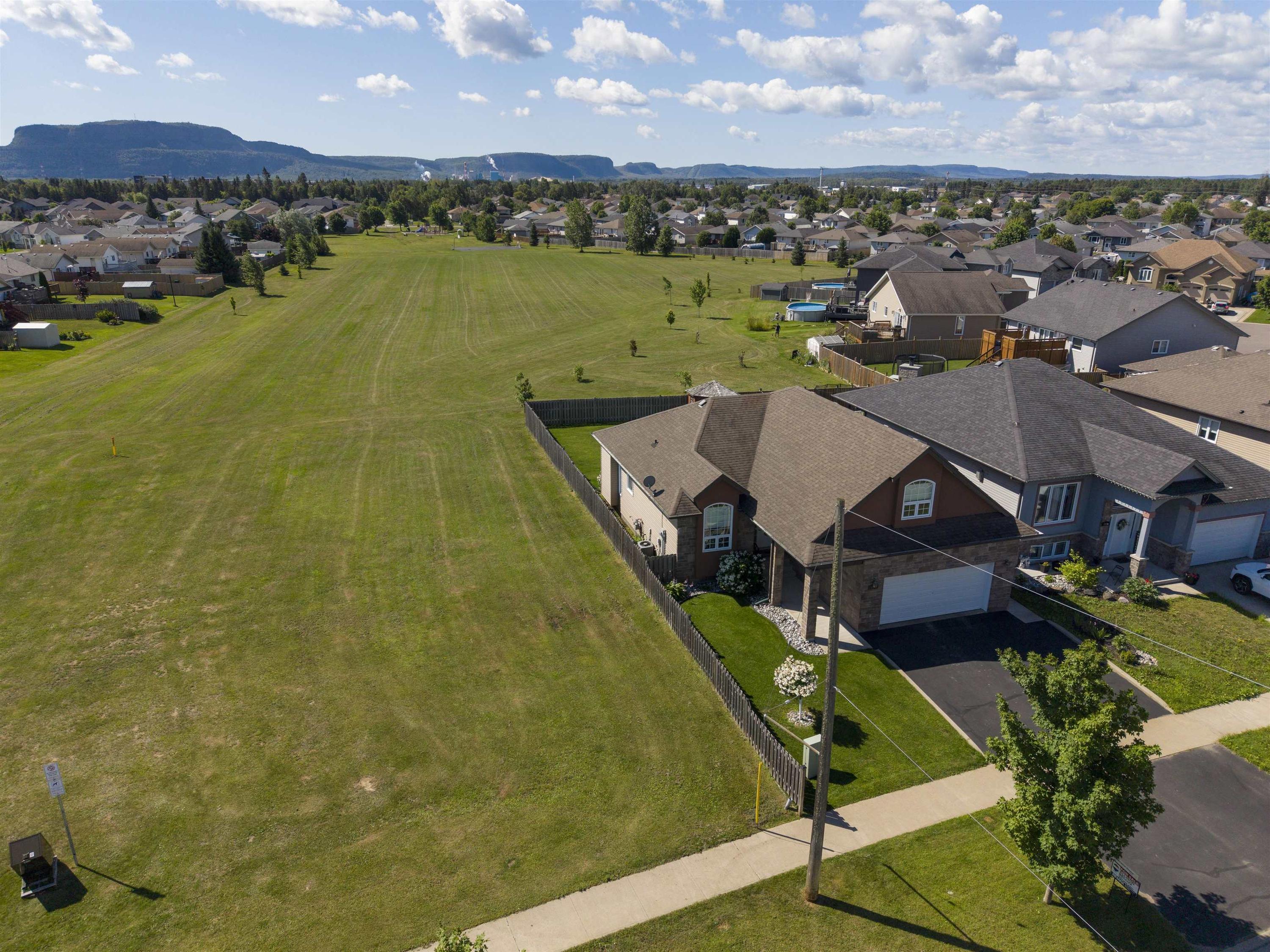706 Weiler Boulevard, Thunder Bay, ON - Outdoor With View