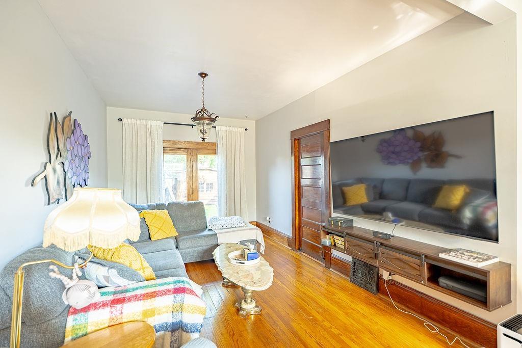 637 Catherine St., Thunder Bay, ON - Indoor Photo Showing Living Room