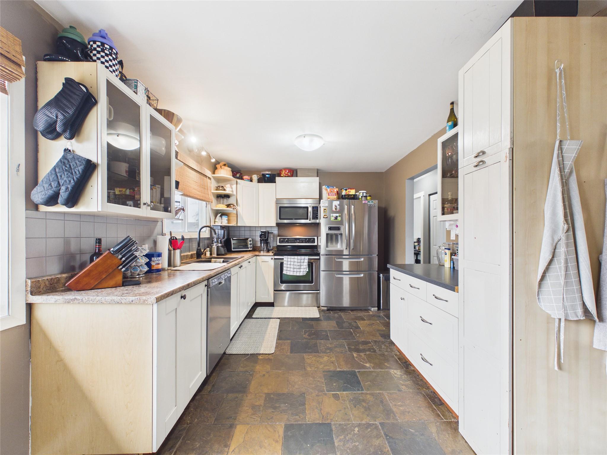 2320 5Th Street, Cranbrook, BC - Indoor Photo Showing Kitchen