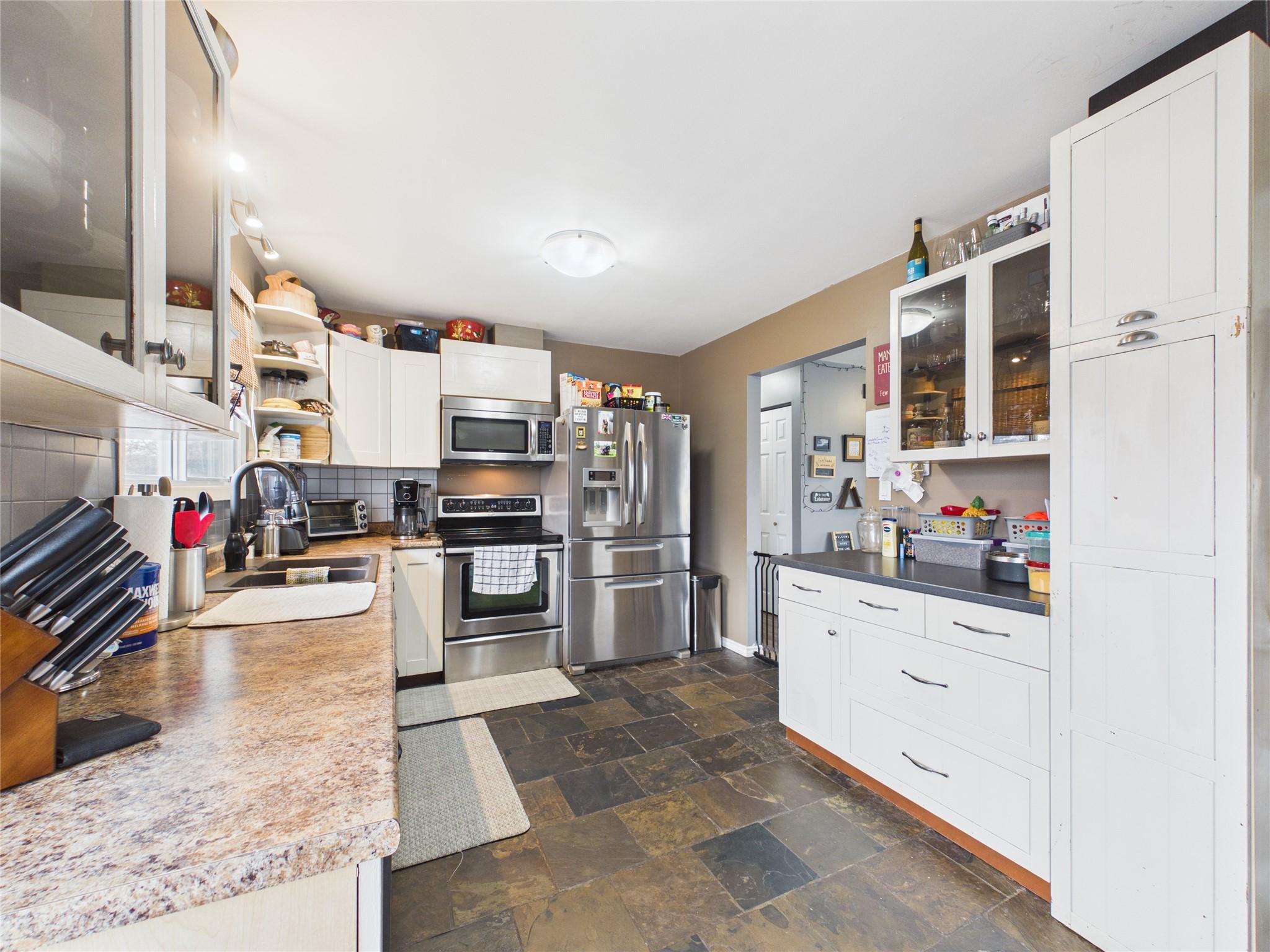 2320 5Th Street, Cranbrook, BC - Indoor Photo Showing Kitchen With Stainless Steel Kitchen With Double Sink