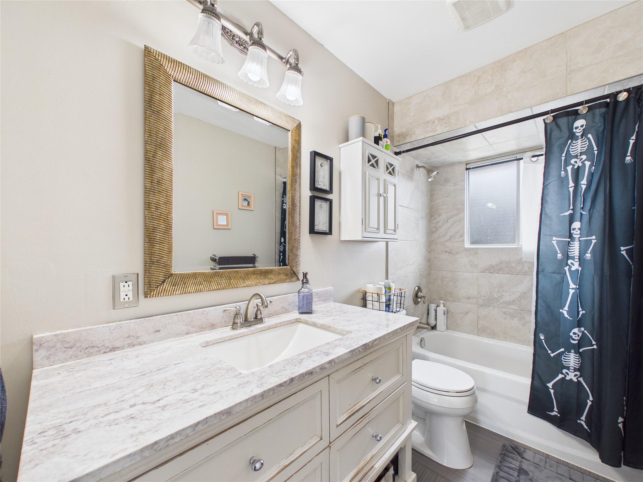 2320 5Th Street, Cranbrook, BC - Indoor Photo Showing Bathroom