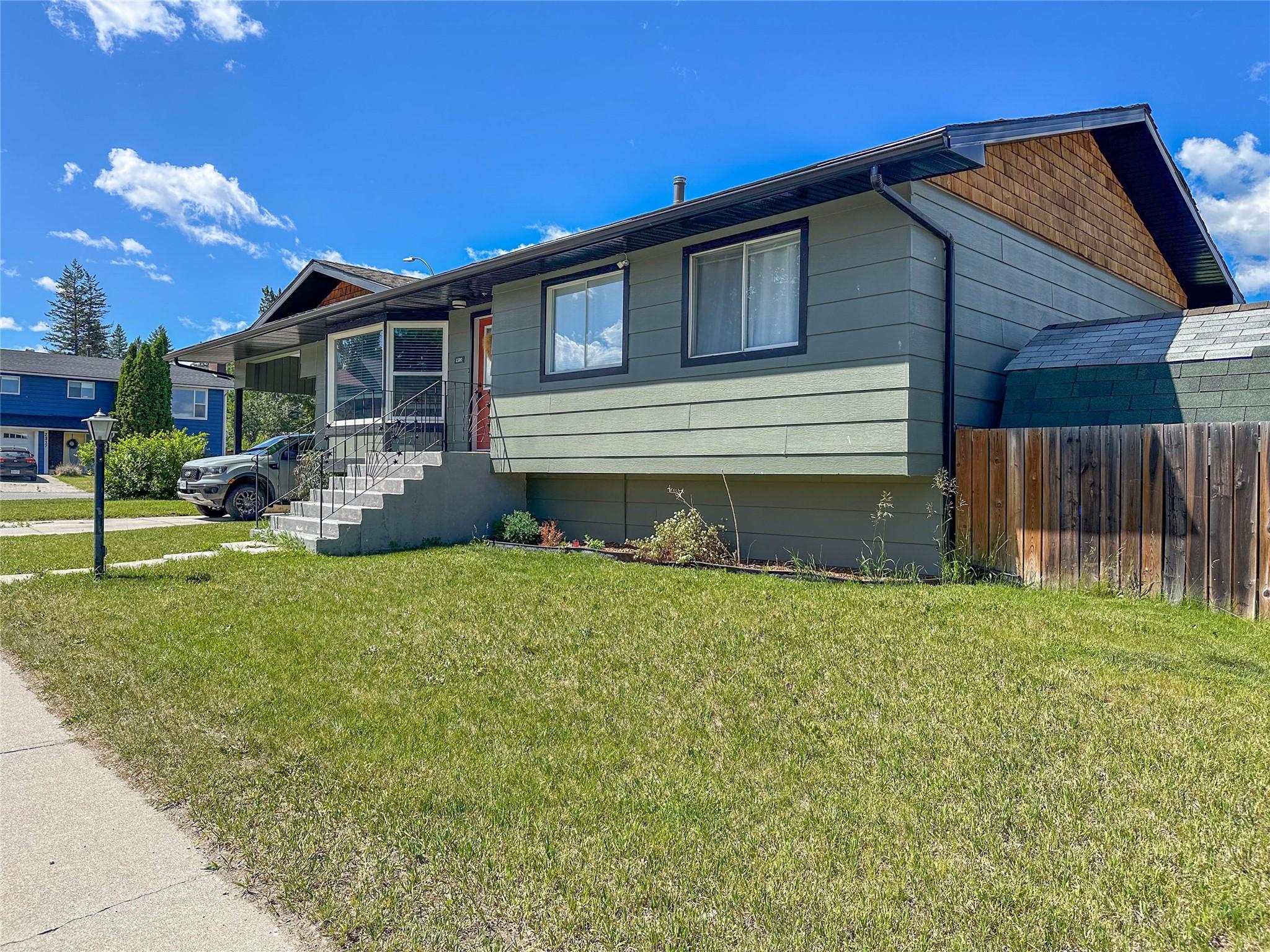 2320 5Th Street, Cranbrook, BC - Outdoor