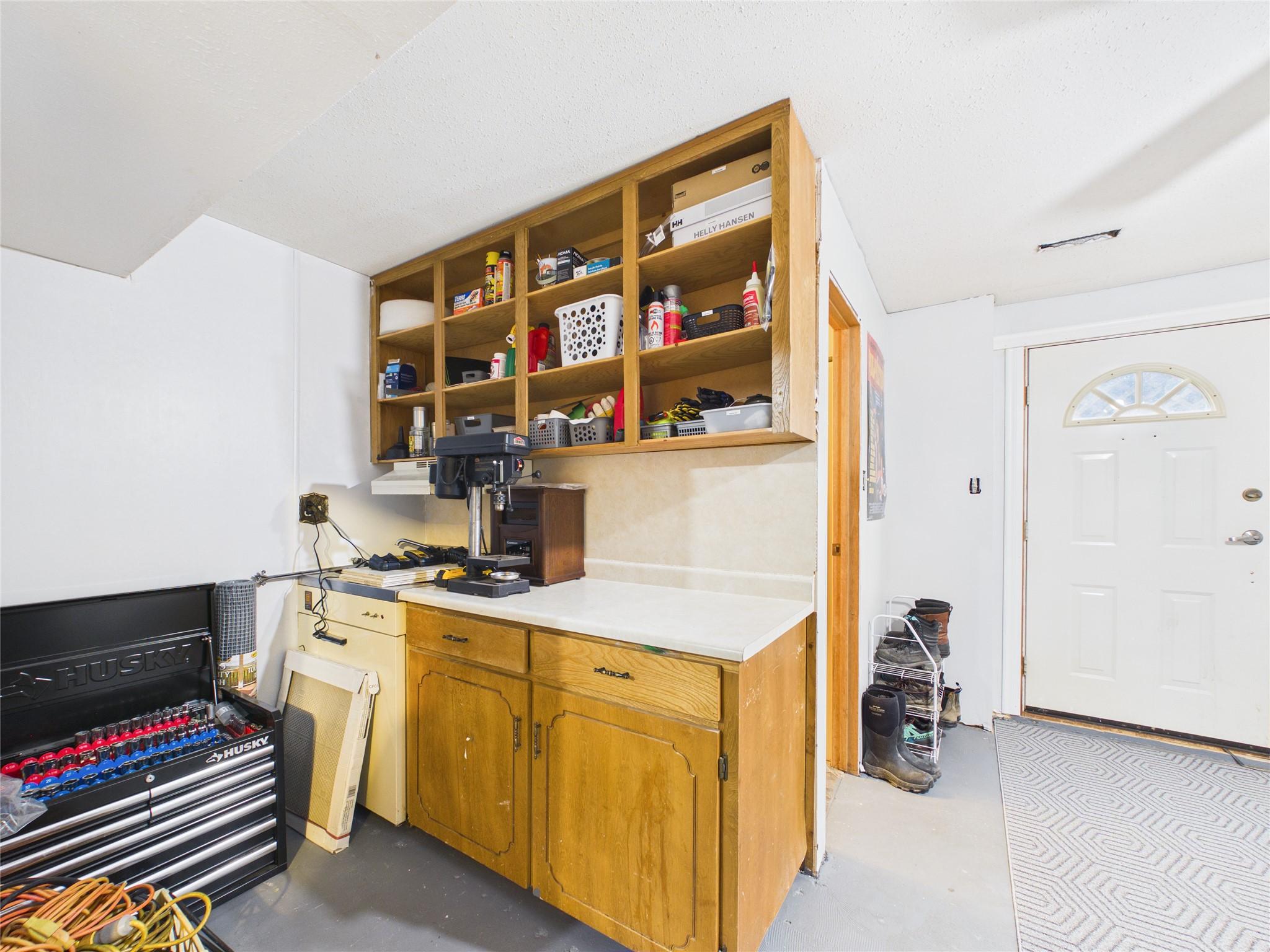 2320 5Th Street, Cranbrook, BC - Indoor