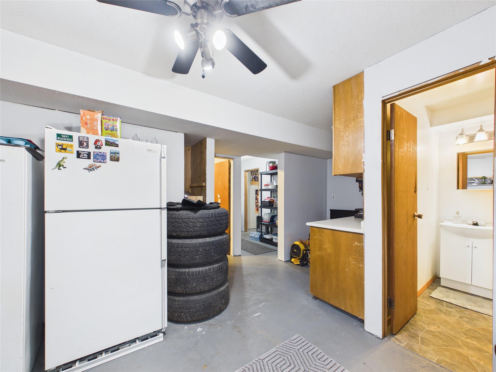 2320 5Th Street, Cranbrook, BC - Indoor