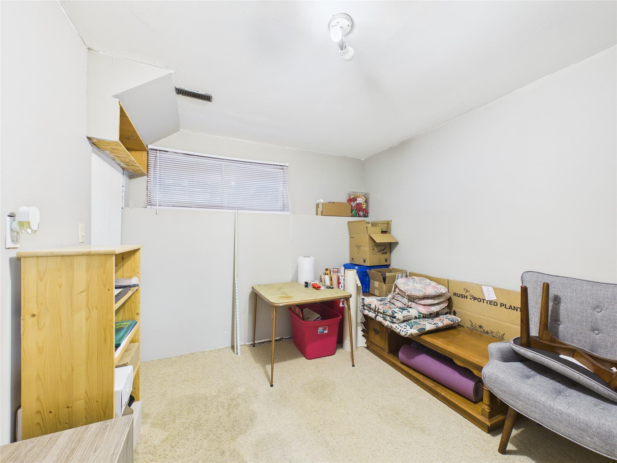 2320 5Th Street, Cranbrook, BC - Indoor