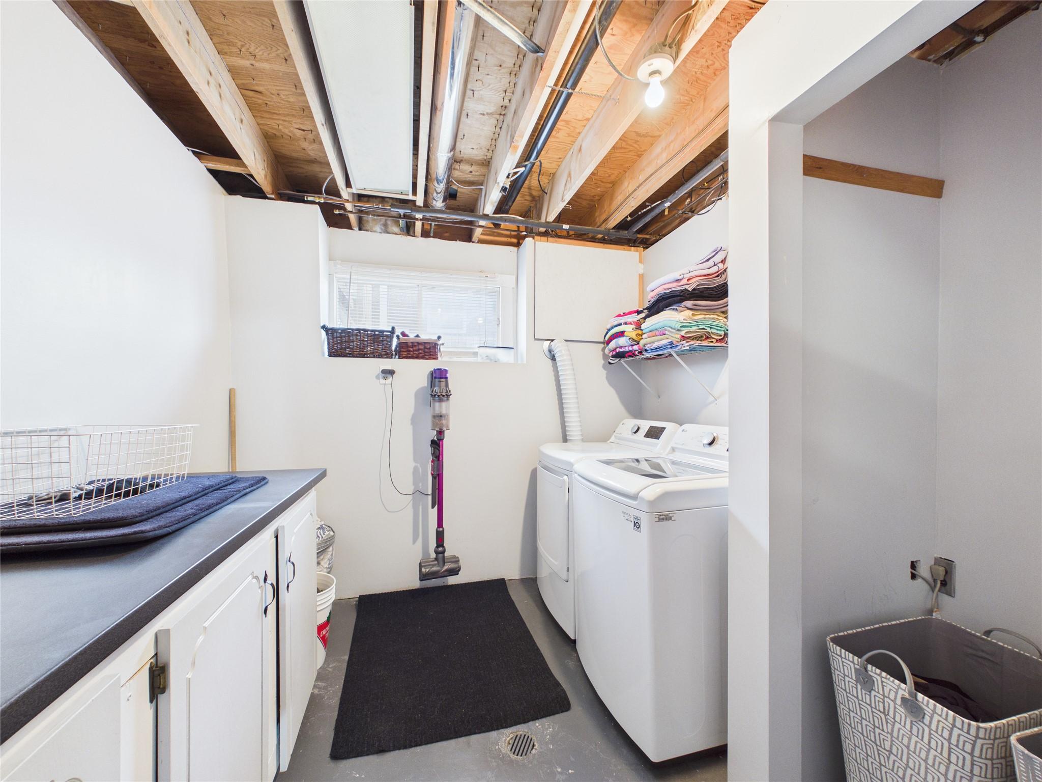 2320 5Th Street, Cranbrook, BC - Indoor Photo Showing Laundry Room