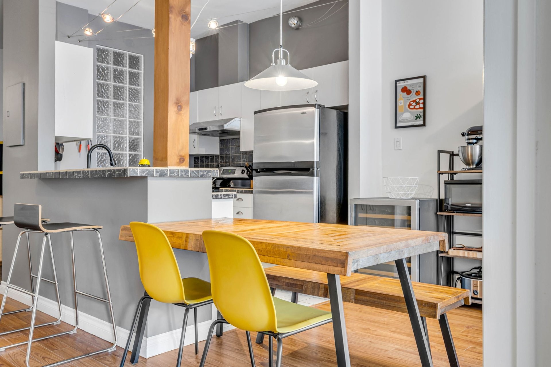 Dining Room - 205-267 Rue St-Paul, Québec (La Cité-Limoilou), QC