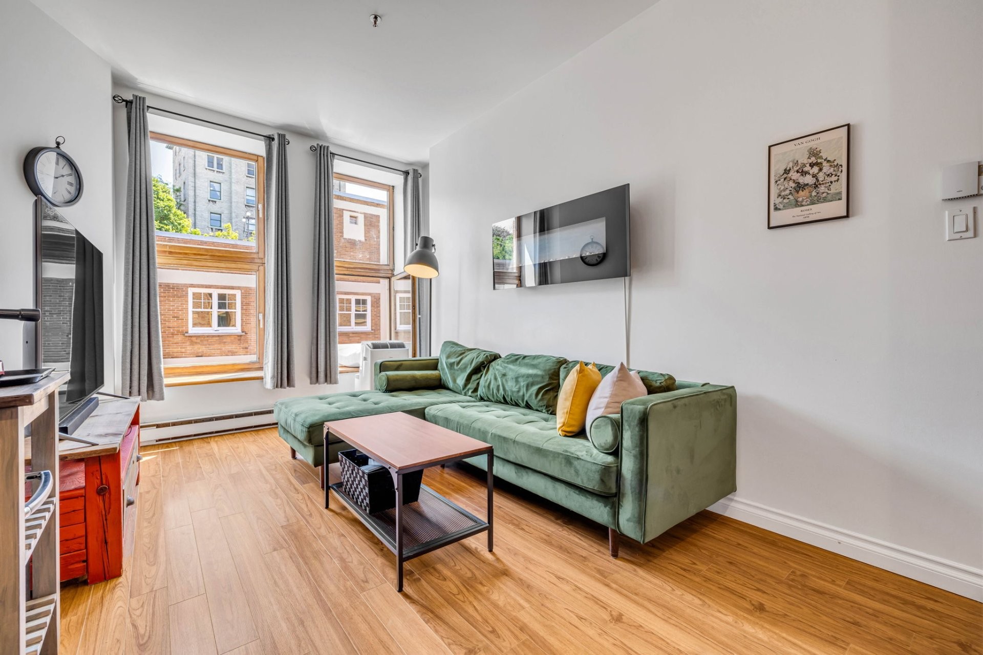 Living Room - 205-267 Rue St-Paul, Québec (La Cité-Limoilou), QC