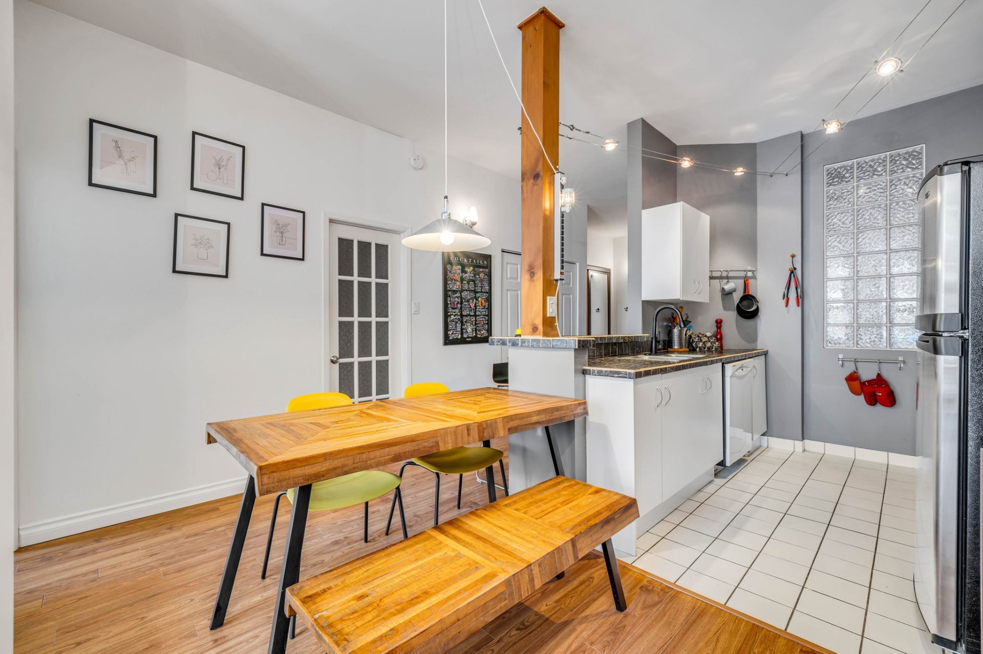 Dining Room - 205-267 Rue St-Paul, Québec (La Cité-Limoilou), QC