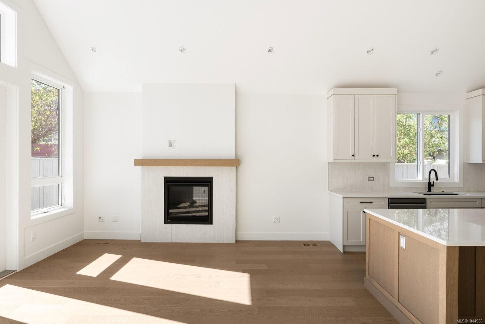 10011 Chicory Pl, Sidney, BC - Indoor With Fireplace