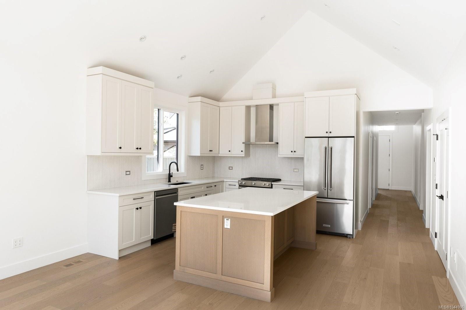 10011 Chicory Pl, Sidney, BC - Indoor Photo Showing Kitchen With Stainless Steel Kitchen