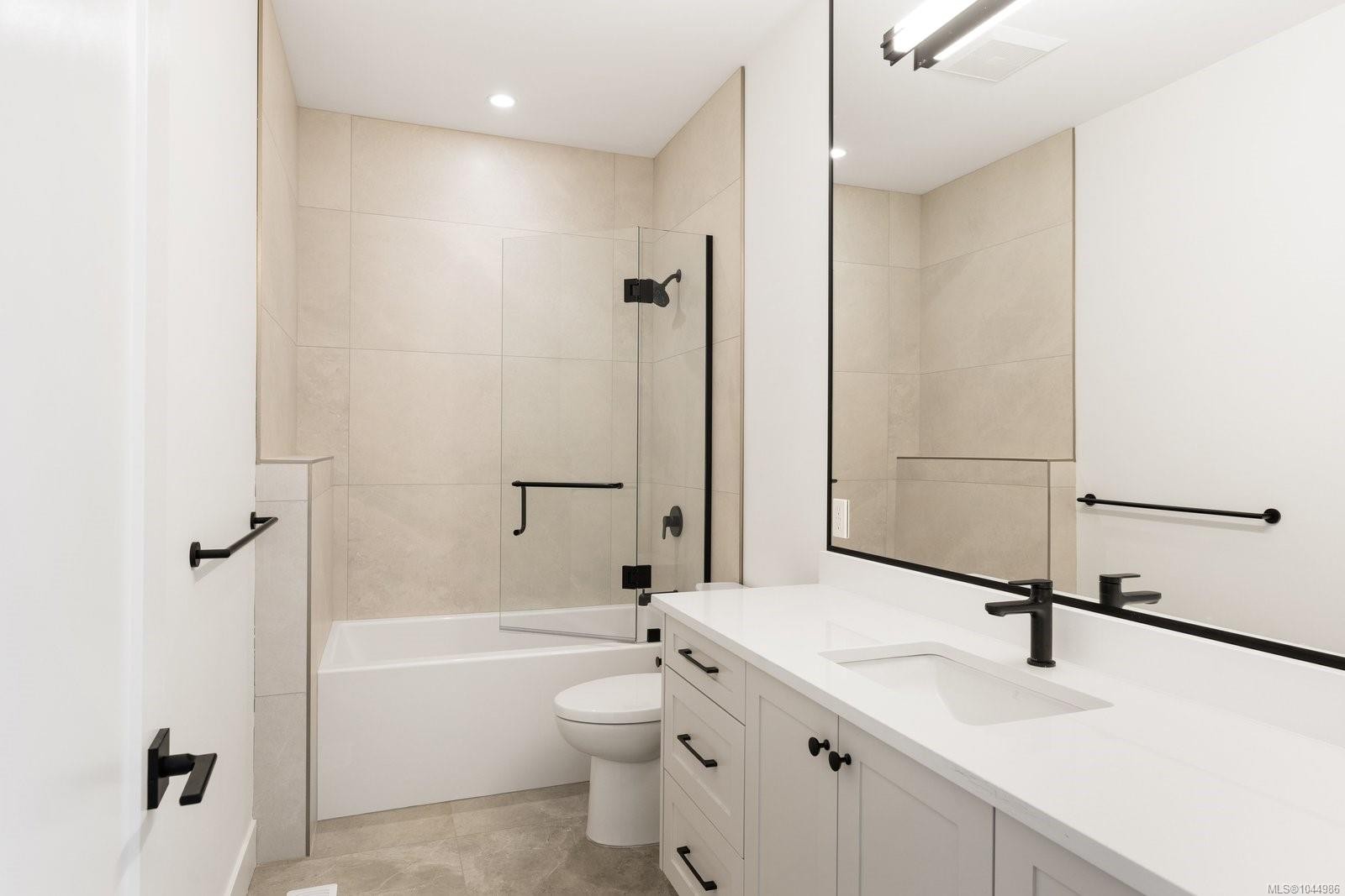 10011 Chicory Pl, Sidney, BC - Indoor Photo Showing Bathroom