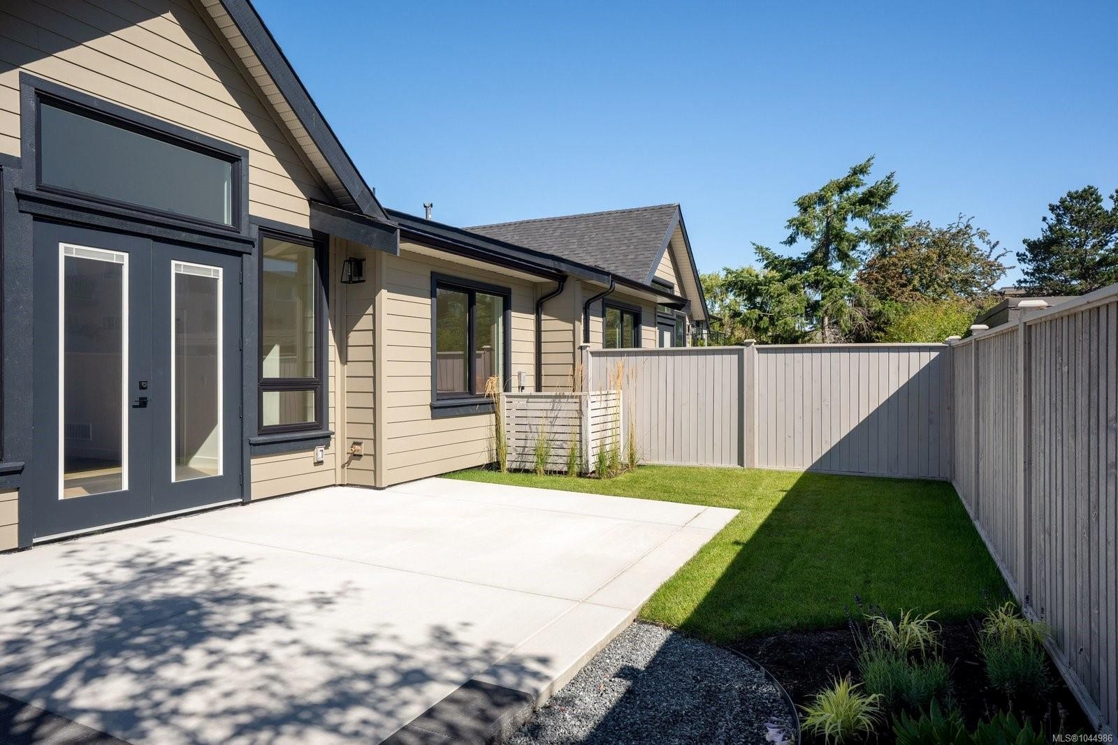 10011 Chicory Pl, Sidney, BC - Outdoor