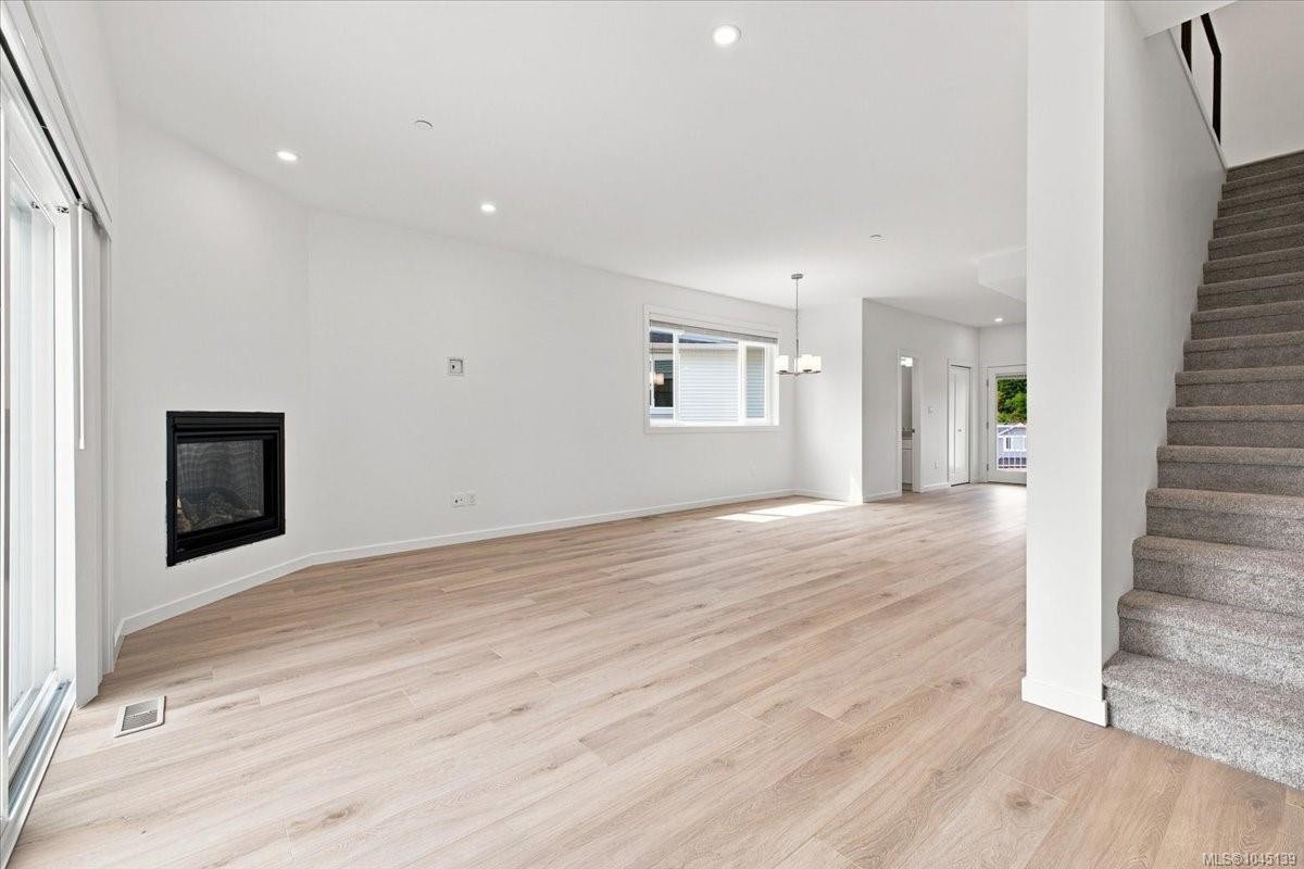 26 Leam Rd, Nanaimo, BC - Indoor With Fireplace
