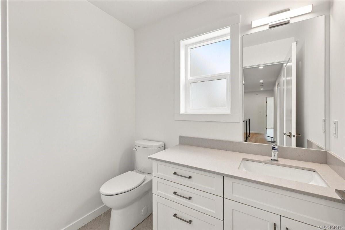 26 Leam Rd, Nanaimo, BC - Indoor Photo Showing Bathroom