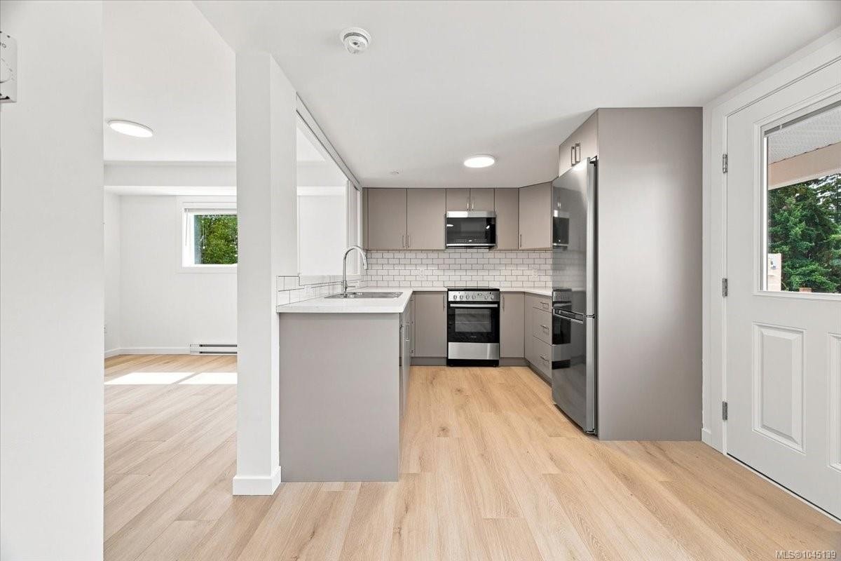 26 Leam Rd, Nanaimo, BC - Indoor Photo Showing Kitchen