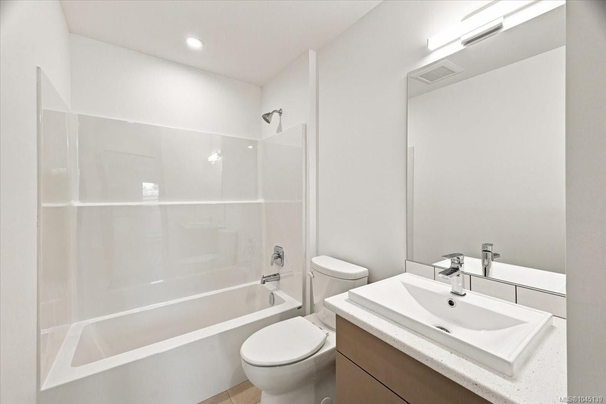 26 Leam Rd, Nanaimo, BC - Indoor Photo Showing Bathroom