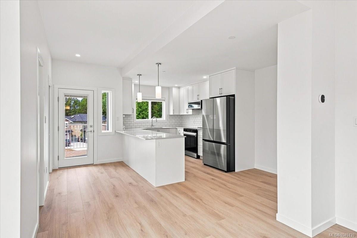 26 Leam Rd, Nanaimo, BC - Indoor Photo Showing Kitchen