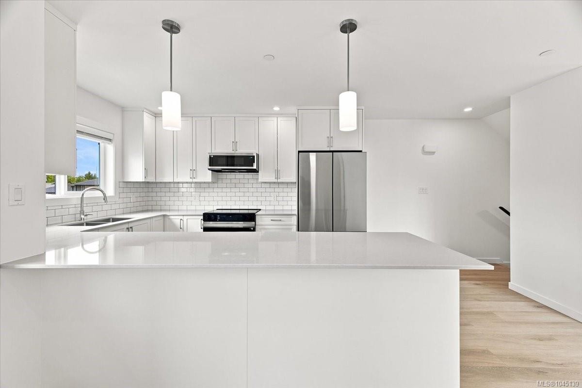 26 Leam Rd, Nanaimo, BC - Indoor Photo Showing Kitchen With Double Sink With Upgraded Kitchen