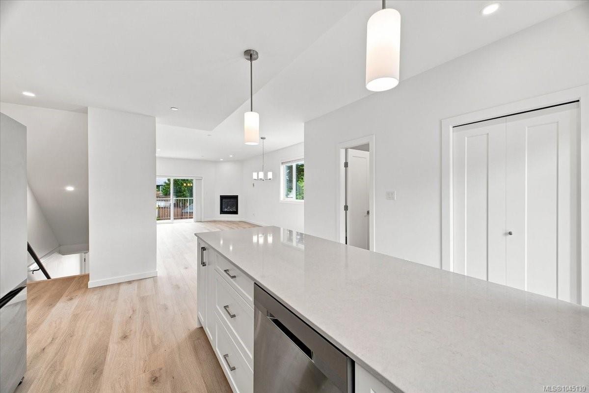 26 Leam Rd, Nanaimo, BC - Indoor Photo Showing Kitchen