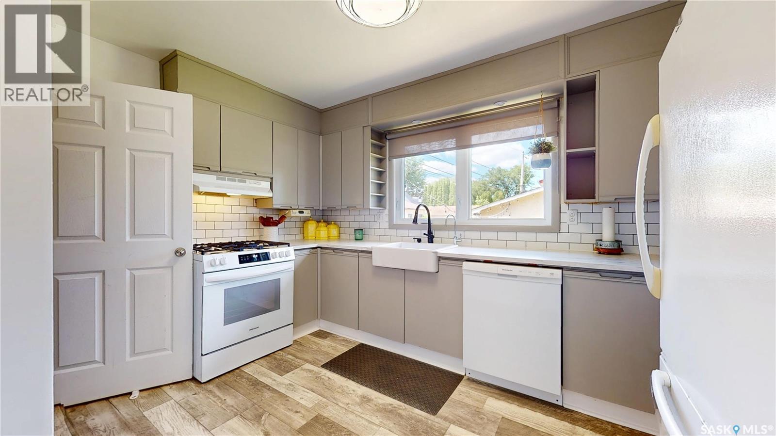 68 Cameron Crescent, Regina, SK - Indoor Photo Showing Kitchen