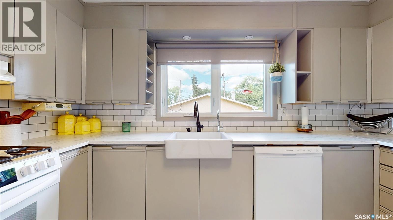 68 Cameron Crescent, Regina, SK - Indoor Photo Showing Kitchen
