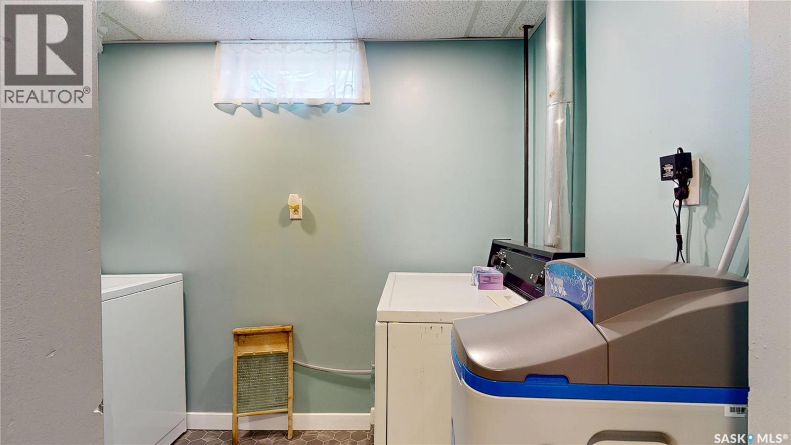 68 Cameron Crescent, Regina, SK - Indoor
