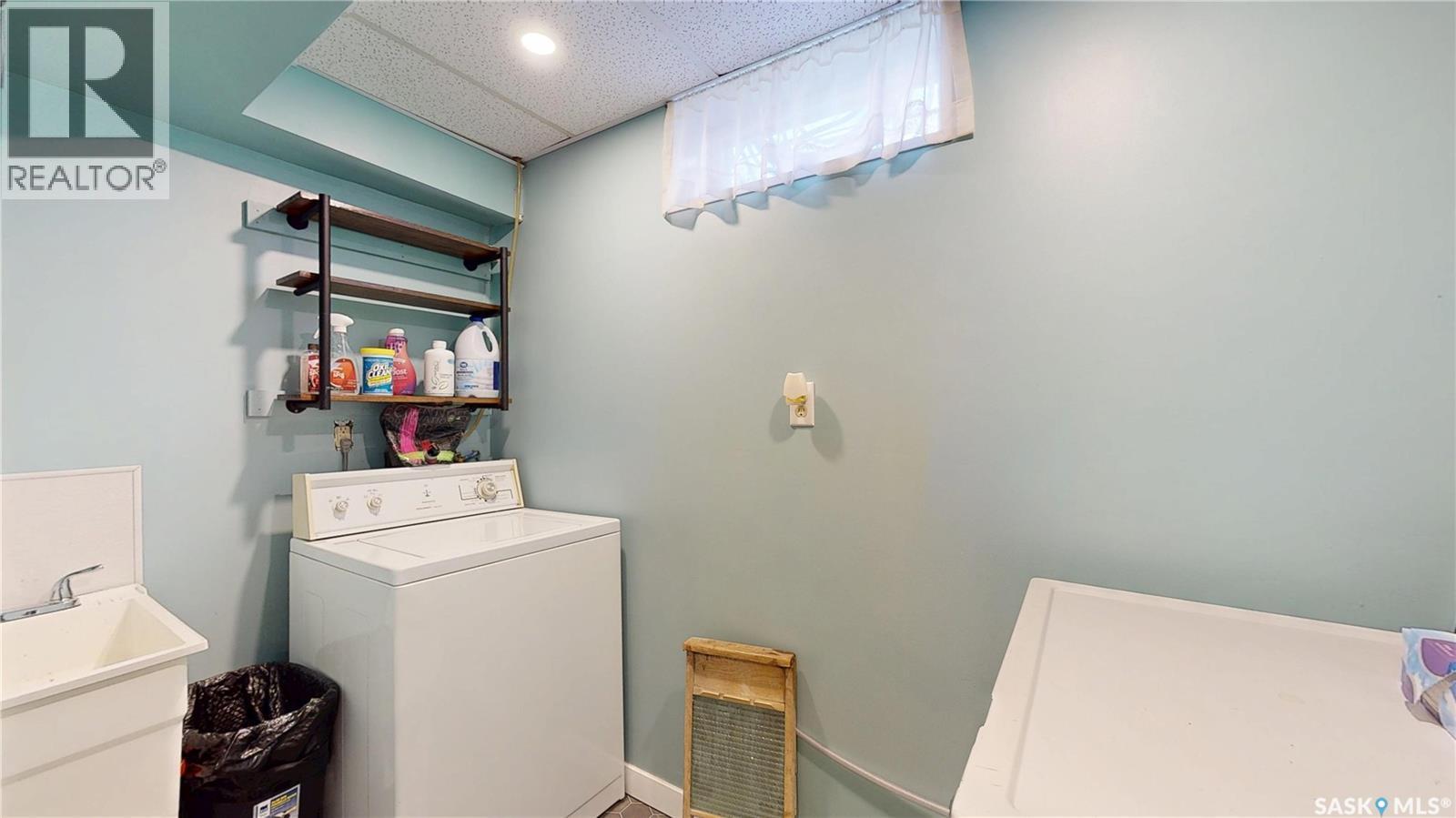 68 Cameron Crescent, Regina, SK - Indoor Photo Showing Laundry Room