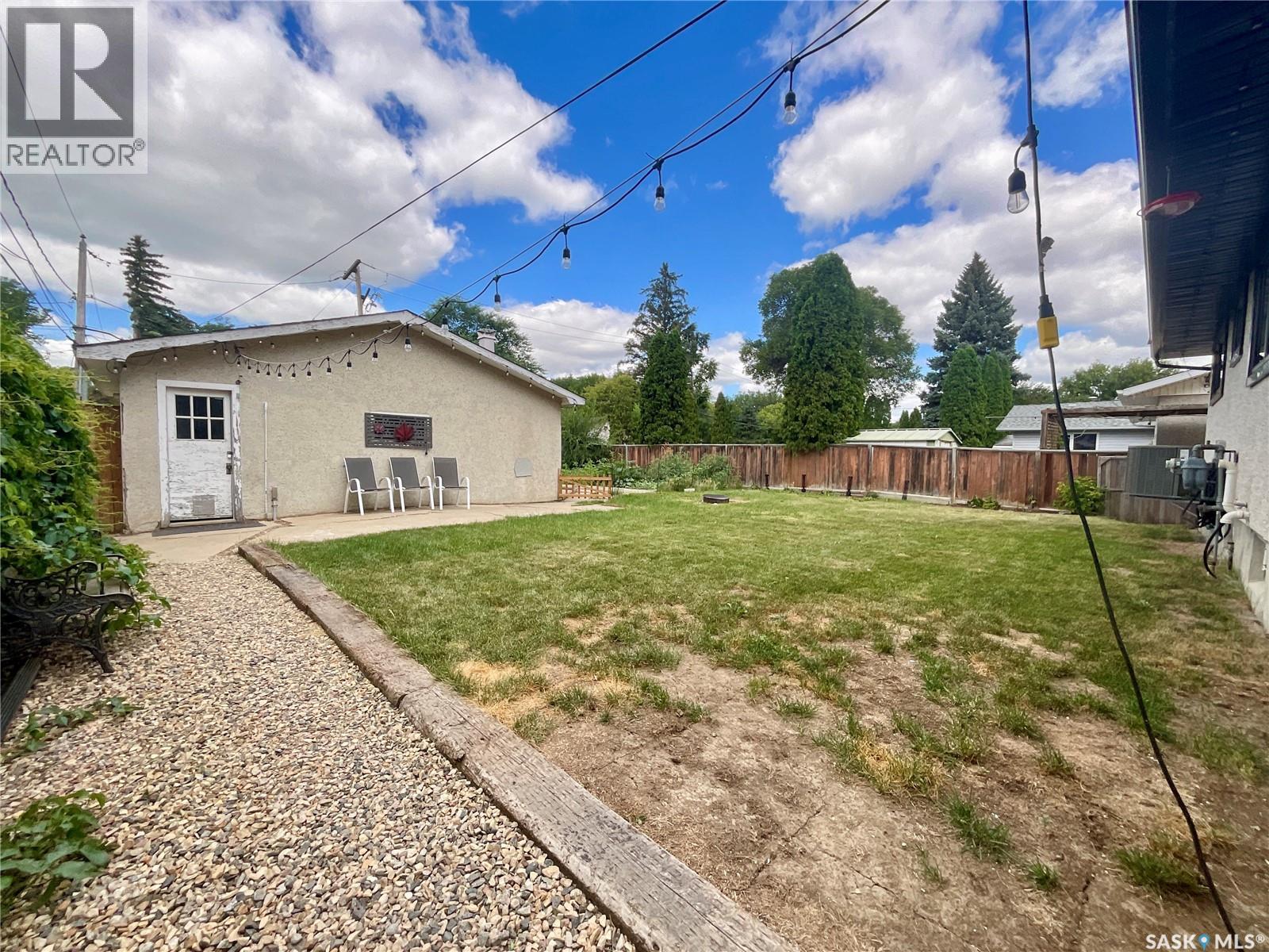 68 Cameron Crescent, Regina, SK - Outdoor