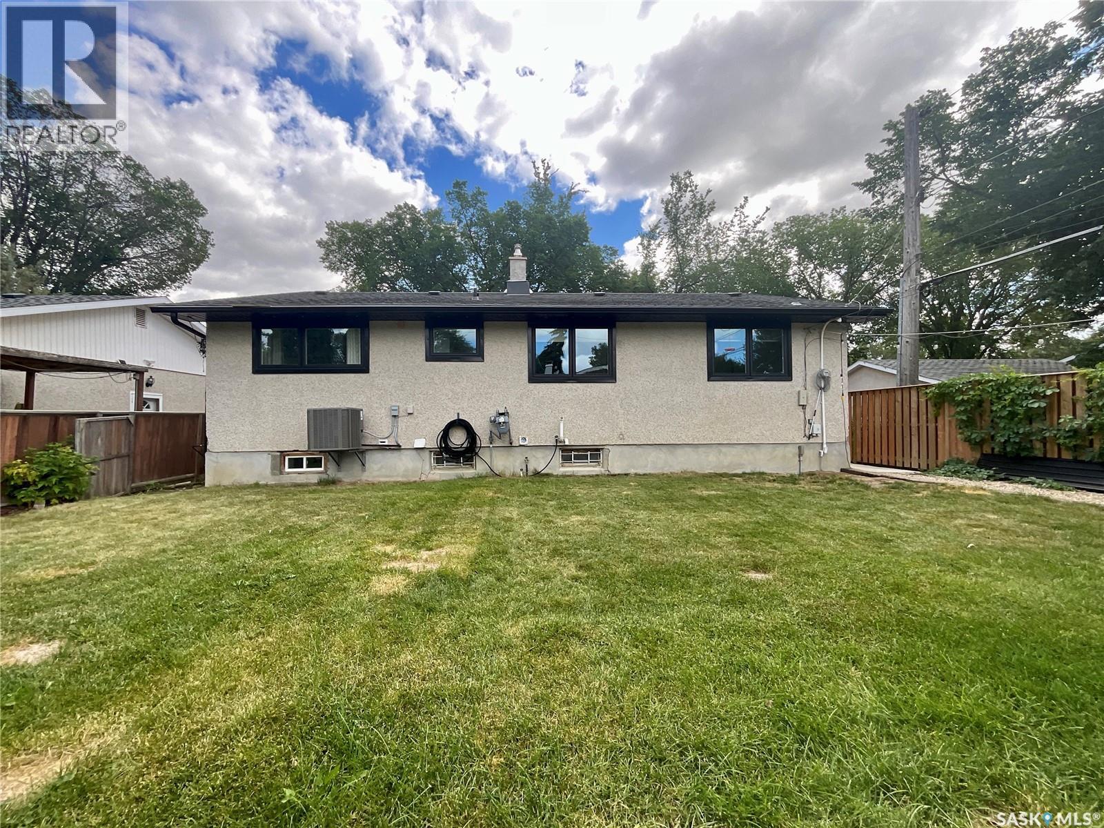 68 Cameron Crescent, Regina, SK - Outdoor