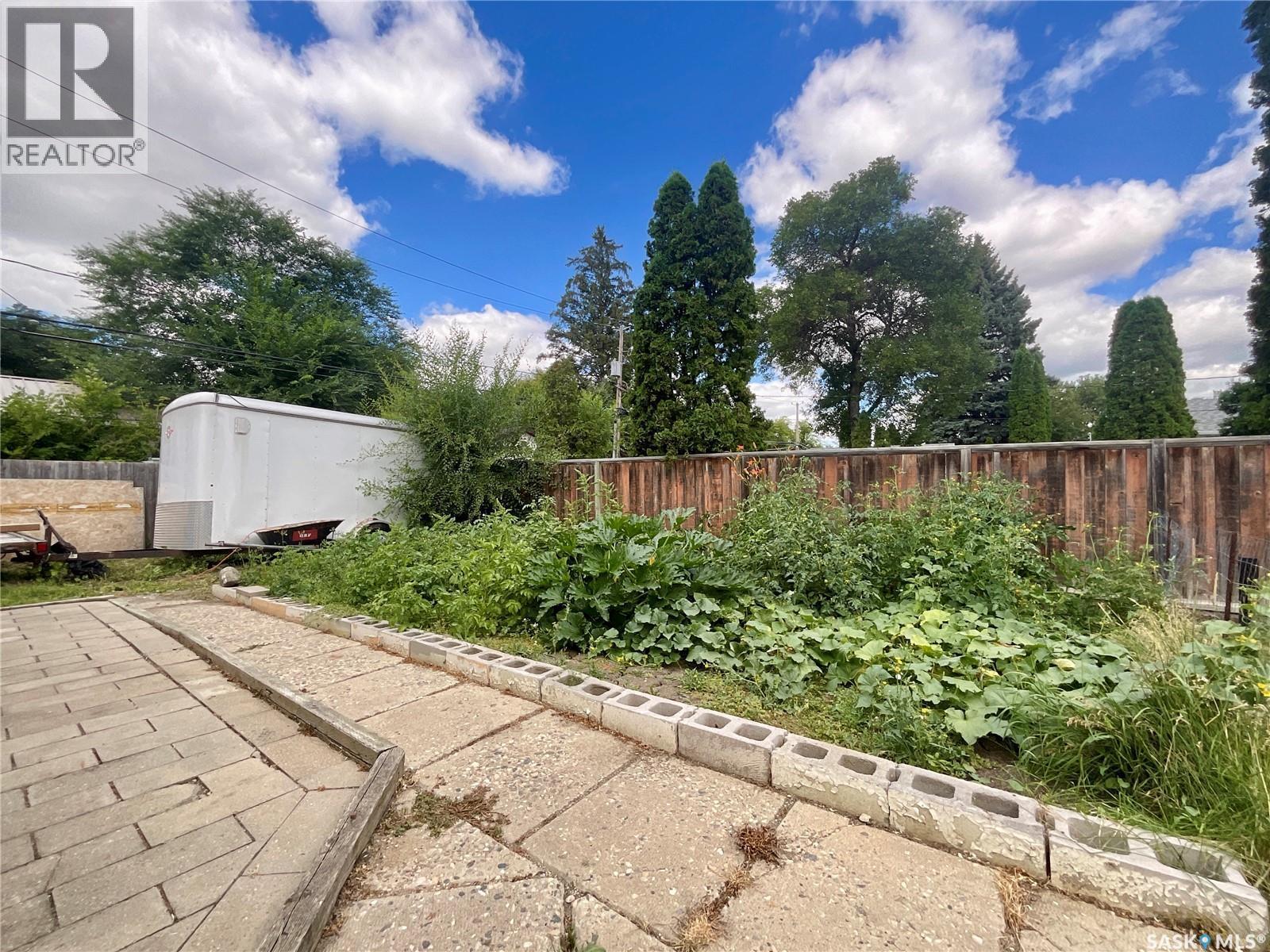 68 Cameron Crescent, Regina, SK - Outdoor